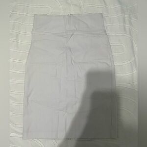 Women’s xs white pencil skirt with bow on the back
